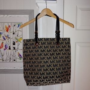 Michael Kors Signature Shoulder Tote